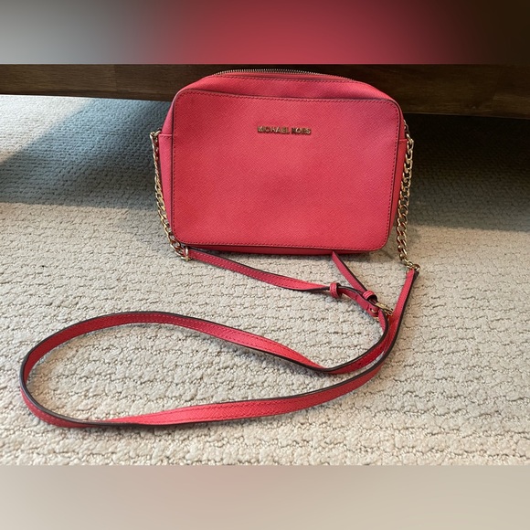 Michael Kors Handbags - Michael Kors Jet Set Large Crossbody in Watermelon